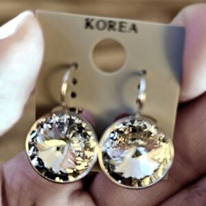 Made W SWAROVSKI ELEMENT CRYSTALS NWT Cobalt Blue. Leverback 15mm. Round Shiny